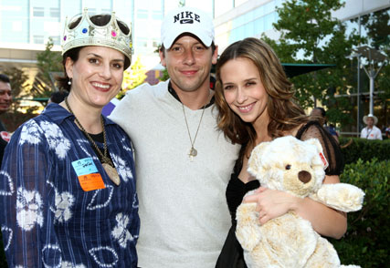 Jennifer Love Hewitt Hosts A Halloween Party At L.A. Children's Hospital
